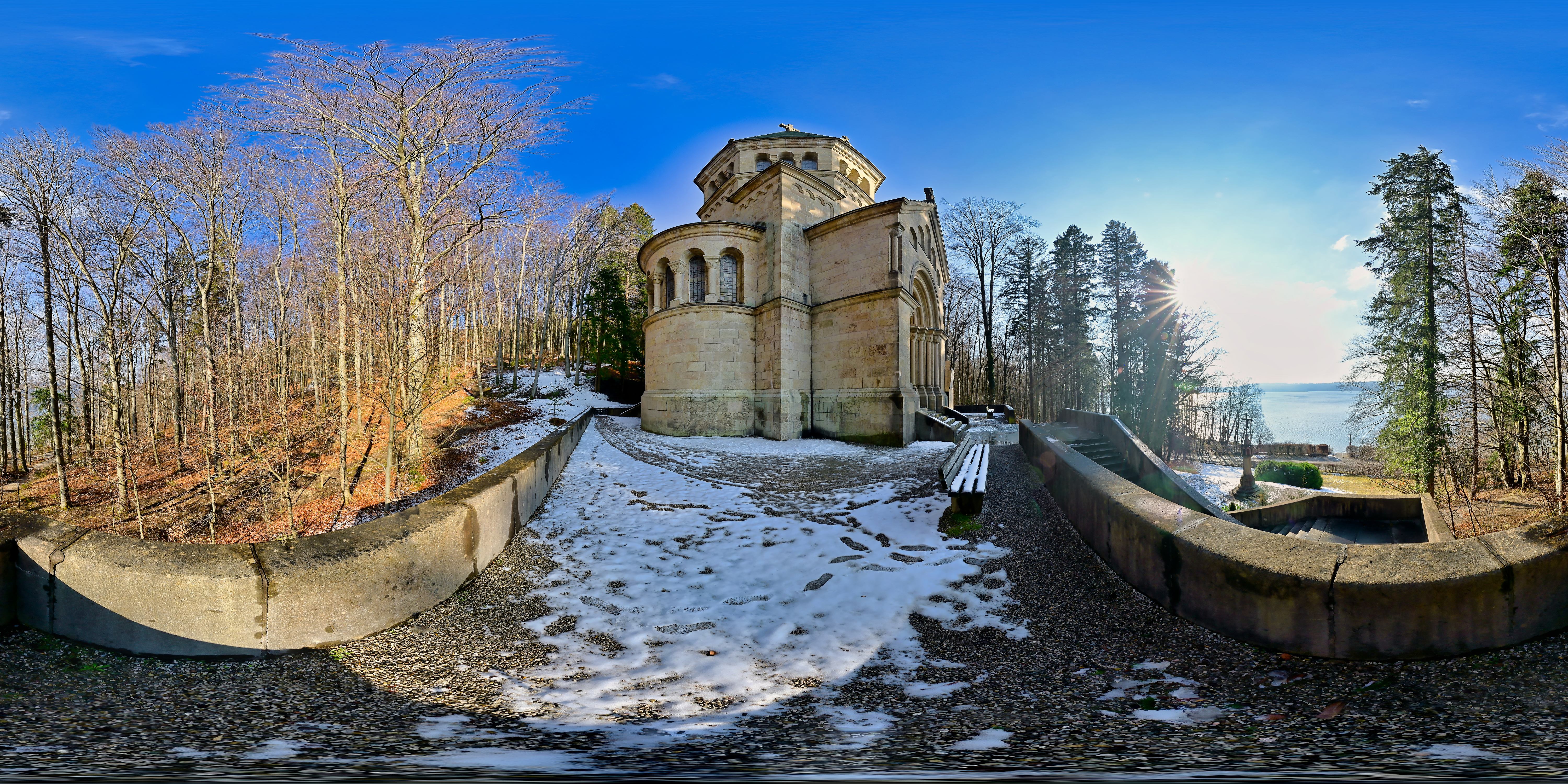 Foto: © Werner Pietschmann 360°-Panorama vor der König-Ludwig-Gedächtnis-Kapelle am Starnberger See