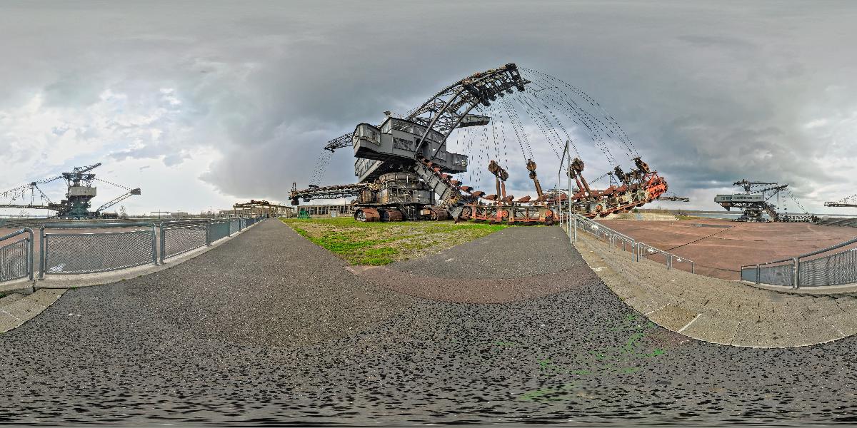 Ferropolis, der Stadt aus Eisen bei Gräfenhainichen (Foto: © Werner Pietschmann) Ferropolis, der Stadt aus Eisen bei Gräfenhainichen (Foto: © Werner Pietschmann)