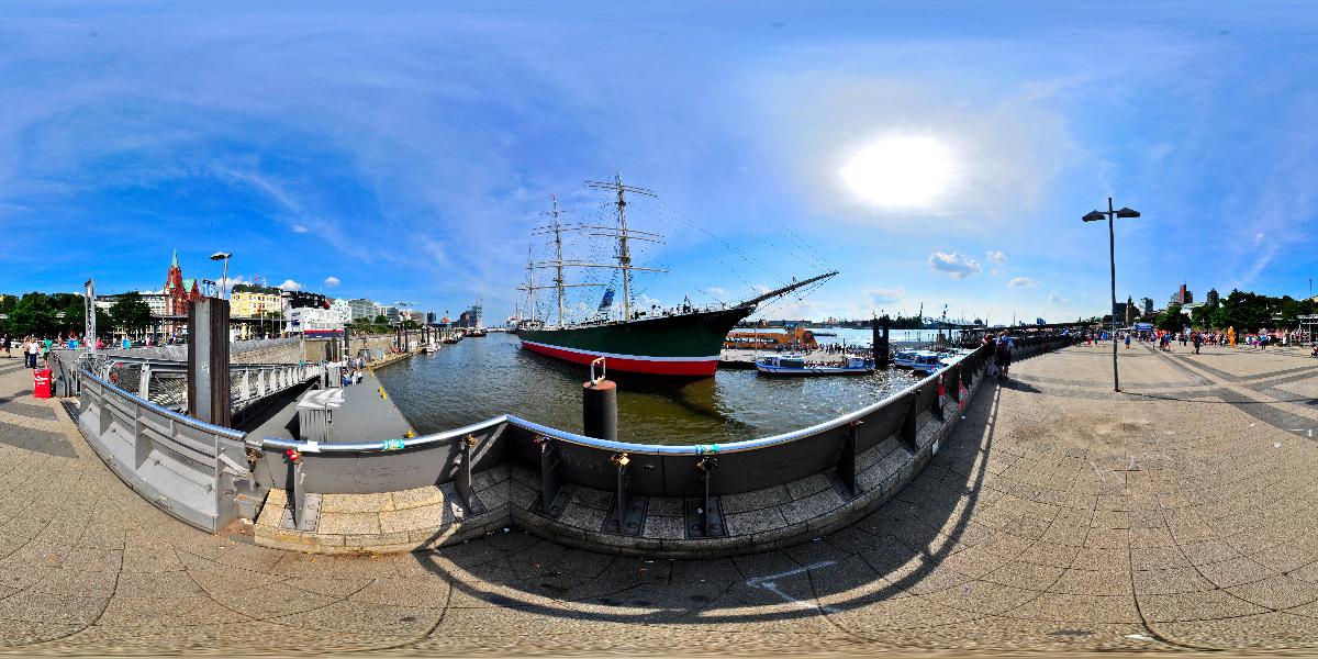 Foto: © Werner Pietschmann St. Pauli Landungsbrücken in Hamburg