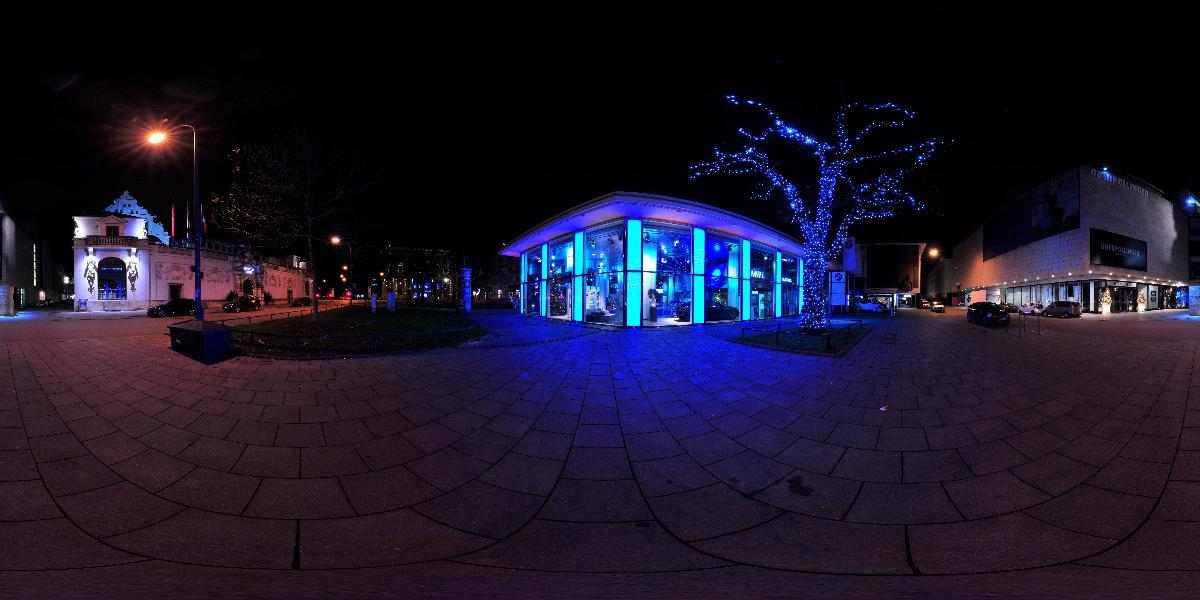 BMW-Pavillion am Lenbachplatz in München (Foto: © Werner Pietschmann) BMW-Pavillion am Lenbachplatz in München (Foto: © Werner Pietschmann)