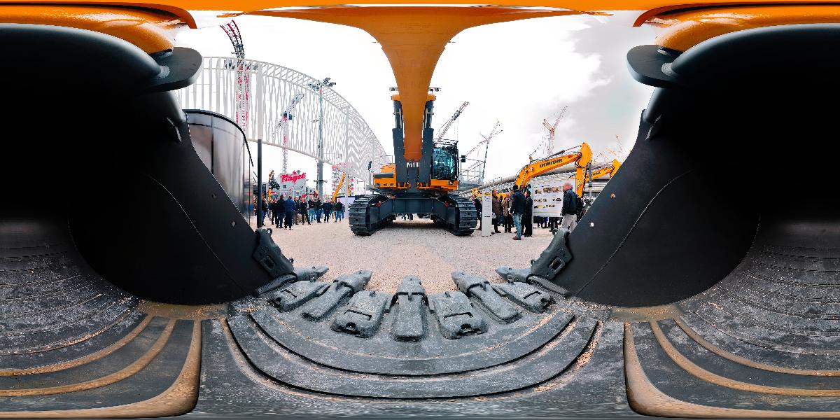 Liebherr Messestand aiuf der bauma 2019 in München (Foto: © Werner Pietschmann) Liebherr Messestand aiuf der bauma 2019 in München (Foto: © Werner Pietschmann)