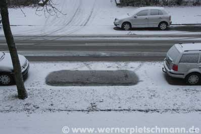 Foto: © Werner Pietschmann schneefreie Parklücke