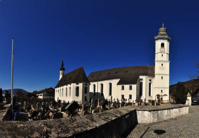 Foto: © Werner Pietschmann Blick auf die Kirchen von Elbach