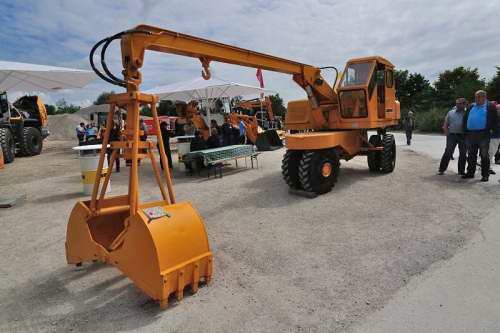 Foto: © Werner Pietschmann Der erste Hydraulikbagger Europas, der Liebherr L300 von 1954 beim Oldtimer-Nutzfahrzeugtreffen 2016 im Kieswerk Ebenhöh.
