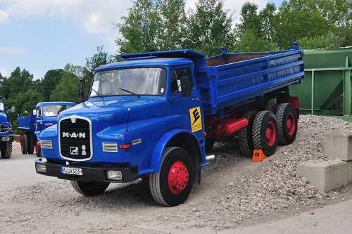 Foto: © Werner Pietschmann 1978 MAN 26.240 DHK Ponton-Kurzhauber Kipper der Firma Ettengruber beim Oldtimer-Nutzfahrzeugtreffen 2016 im Kieswerk Ebenhöh