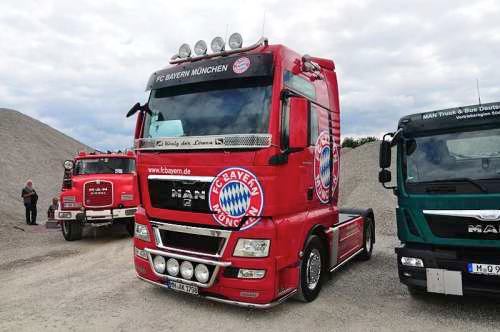 Foto: © Werner Pietschmann MAN TGL Sattelzugmaschine FC Bayern München beim Oldtimer-Nutzfahrzeugtreffen 2016 im Kieswerk Ebenhöh