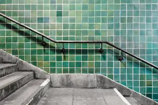 Treppenhaus der Bahnstation Sierichstraße in Hamburg