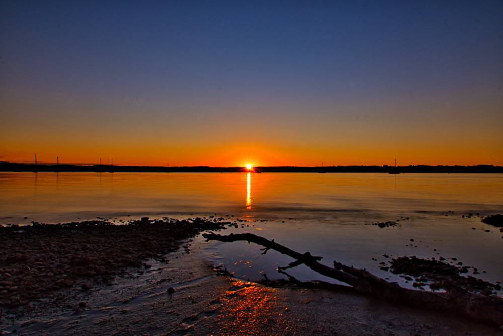 Foto: © Werner Pietschmann Sonnenuntergang am Starnberger See