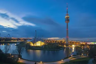 Nächtliche Langzeitbelichting im Olympiapark in München
