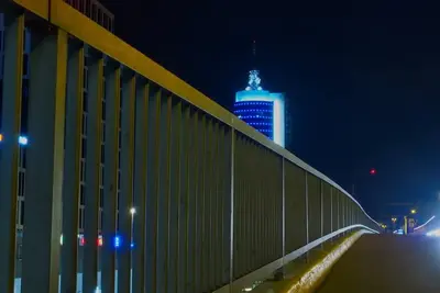 Geländer an der Donnersbergerbrücke in München