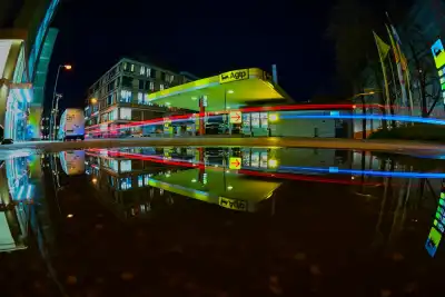 Langzeitbelichtung an einer tanstelle in München