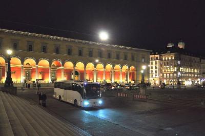 Foto: Werner Pietschmann Nachtaufnahme vom Max-Joseph-Platz in München