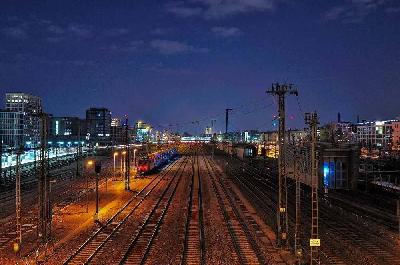 Foto: Werner Pietschmann Gleisanlagen an der Donnersbergerbrücke in München bei Nacht