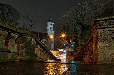 Foto: Werner Pietschmann Lichtspuren an der alten Sendlinger Kirche in München