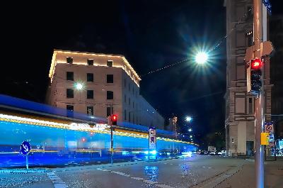 Foto: Werner Pietschmann Straßenbahn fährt in die Pacellistraße Richtung Promenadeplatz in München