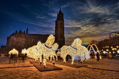 Foto: Werner Pietschmann Nachtaufnahme der Lichterwelt Magdeburg