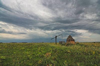 Foto: Werner Pietschmann Schilfhütte und Ziehbrunnen sind typisch für den Seewinkel